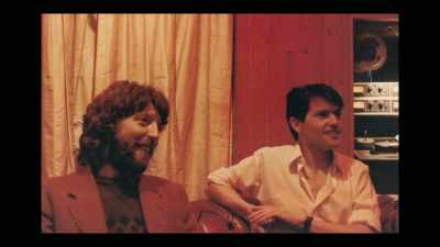 HE LAUGHS - Simple Minds: Everything is Possible