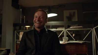 (HE LAUGHS) - Rellik