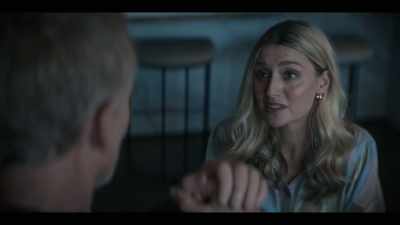 - He looked hurt.
- What do you mean 'hurt'? - Prosper