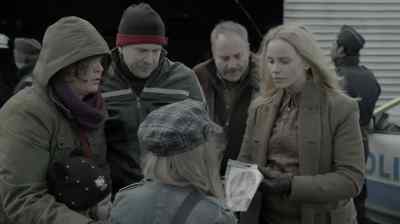 - He looked like a pirate.
- I found these. - The Bridge