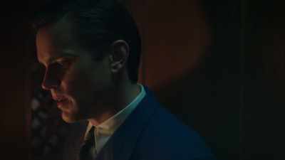 He looks over the railing
and, uh, - The Last Tycoon