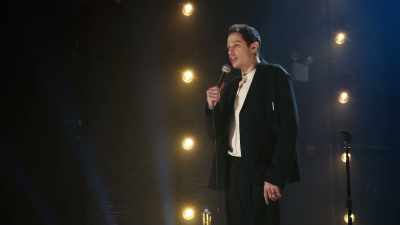 He looks up and points at me and goes, - Pete Davidson: Alive from New York