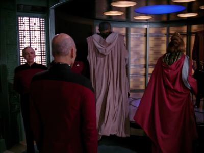 He loves you... - Star Trek: The Next Generation