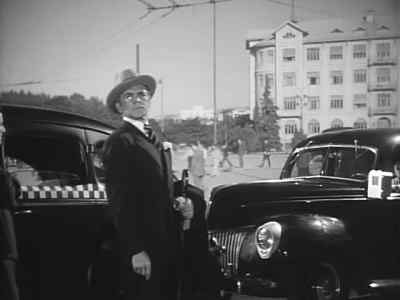 He was met at station by a
Gestapo agent named Siebert... - 5 Fingers