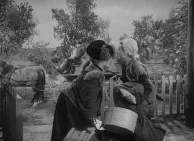 - He must be a very important man.
- He's a valet. - The Diary of a Chambermaid