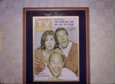 - He was my father, my brother.
- ♪ (GENTLE MUSIC PLAYING) ♪ - Being Mary Tyler Moore