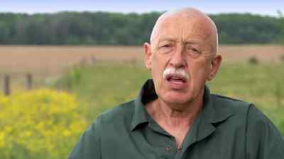 He need to be knocked out
to work with his horns. - The Incredible Dr. Pol