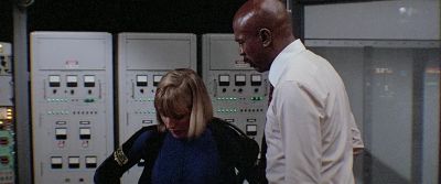 He needs eyes in the back of his head - Jaws 3 D