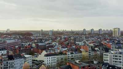 He needs to vacate
his Antwerp apartment, - History's Greatest Heists with Pierce Brosnan