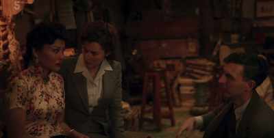 He never had any...
any heart problems before? - Agatha and the Midnight Murders