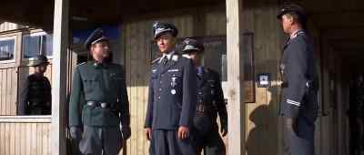 He is not to be saluted.
He's no longer in command. - The Great Escape
