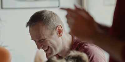 "He opened his mouth
to American songs." - Navalny
