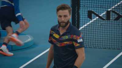 He orchestrates the crowd. He's incredible
at getting them behind him. - Break Point