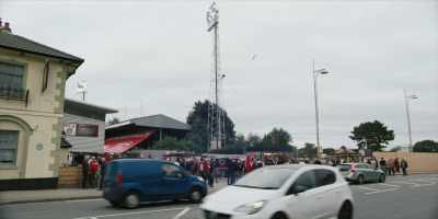 ♪ He ordered a medium donner ♪ - Welcome to Wrexham
