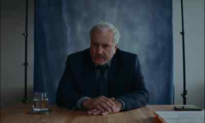 - He was pretty obsessed.
- Like, in an unhealthy way? - Ghostlight