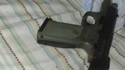 - He pulls out
a Ruger 9 millimeter, - FBI TRUE