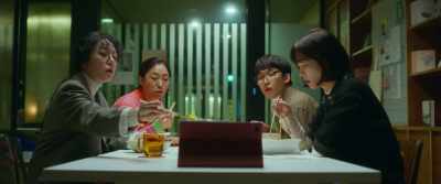 He pushes and pulls - Single in Seoul