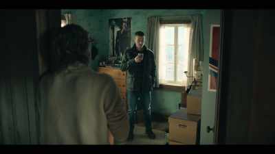-He really didn't show up.
-Don't look at it like that. - Midnight Mass