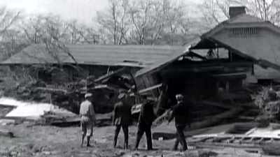 He remembered houses
just broken into pieces. - Flood in the Desert