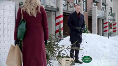 He said it was obnoxious
and a liability, - Noel Next Door