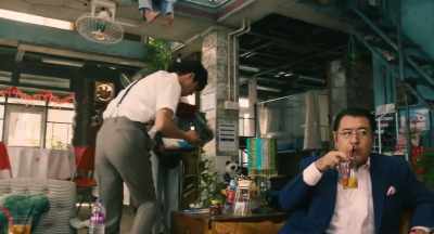He said she's a real picky eater,
has a bad back and insomnia! - The Confidence Man JP - The Movie -