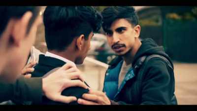 HE SCOFFS - Informer