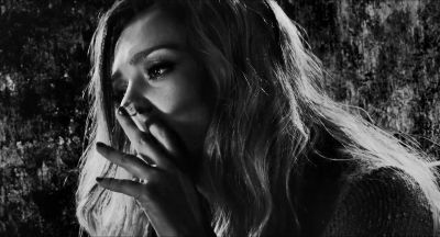 He shot me in the gut - Sin City: A Dame to Kill For
