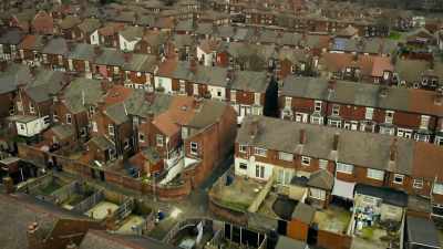 He soon upgraded
to a three-bedroom house - Ross Kemp: Mafia and Britain