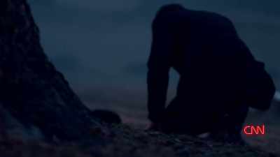 HE STAYED AT HER GRAVE SITE IN
INCLEMENT WEATHER. - Lincoln: Divided We Stand