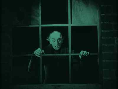 He strangled him...
the vampire! - Nosferatu