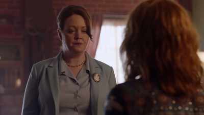 He strung you along,
then dumped you - Reba McEntire's The Hammer