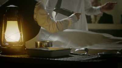He takes his knife,
holds it in his teeth, - The UnBelievable with Dan Aykroyd