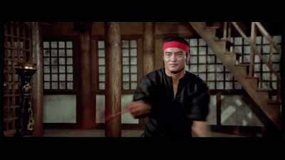 'He taps his teasing beat
once more, and says: - The Final Game of Death