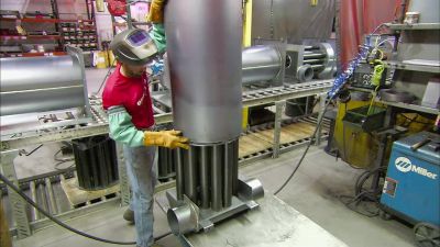 HE THEN SETS
A COMBUSTION CHAMBER - How It's Made