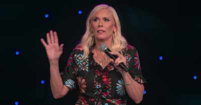 He thinks we should all drive old,
beat-down vehicles - Leanne Morgan: I'm Every Woman