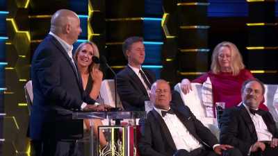 He told me numerous times
not to hold back tonight, - Comedy Central Roast of Bruce Willis