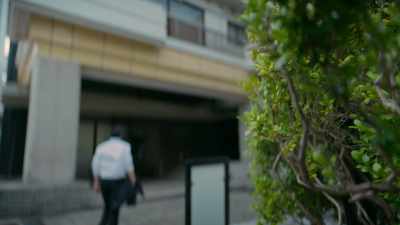 He told us that two rooms
on the sixth floor - Missing: The Lucie Blackman Case