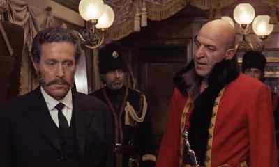 - He was trying to protect you. Why?
- He's mad. - Horror Express