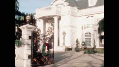 He used to sit in that house
in Staten Island - Truth and Lies: The Last Gangster