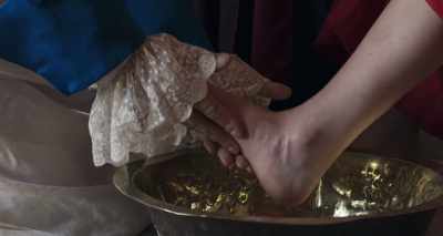 He washed his disciples' feet - One Nation, One King