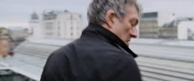 He went off the roof. - Jason Bourne