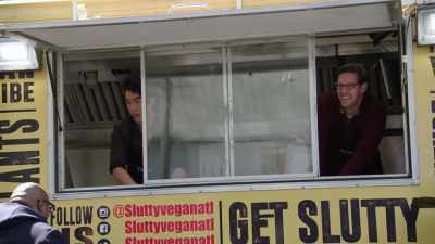 - He wide open
up there too, look.
- Right. [laughs] - No Recipe Road Trip With the Try Guys