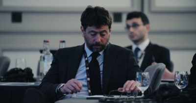 He will be the closing speaker. - Super League: The War for Football