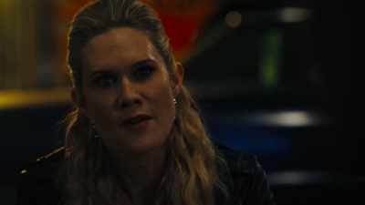 - He will not stop until he's killed her.
- We won't let that happen. - Naomi