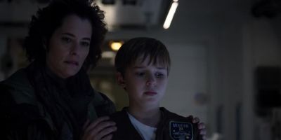 He won't fight back. - Lost in Space