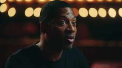 He would write funny shit,
pitch it to the brothers, - Kevin Hart & Chris Rock: Headliners Only