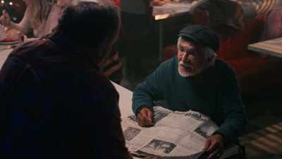He wouldn't bring
her here on a date - A Reason for the Season