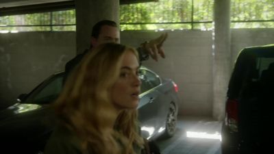 Heads up. Tan SUV. - NCIS