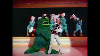 ♪ Hear now ♪ - The Muppet Show
