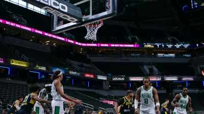 Heat check from York, and he drains it,
three for three from the three-point line. - Destination NBA: A G League Odyssey